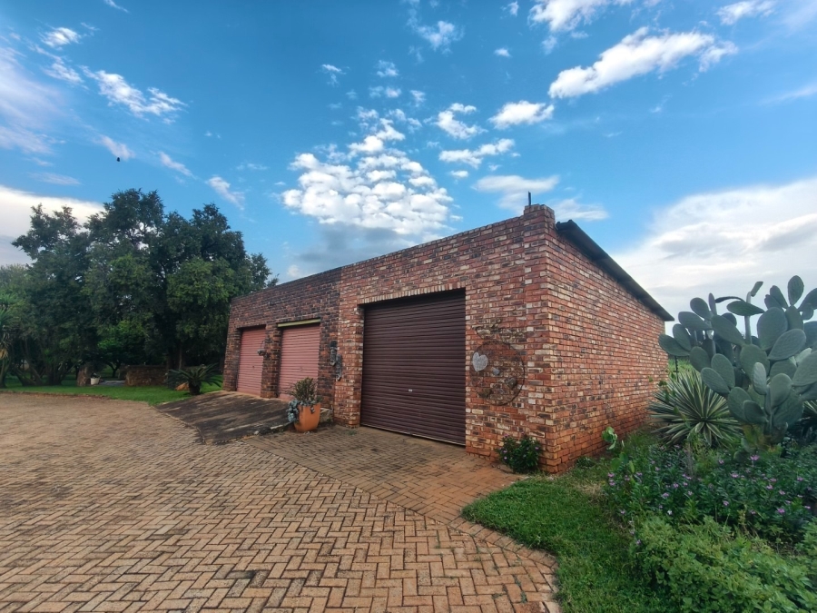 3 Bedroom Property for Sale in Rustenburg Rural North West